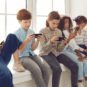 Como dosar o uso das redes sociais em crianças e adolescentes e seus impactos na saúde mental.